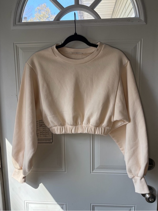 Zenana Outfitters Tops - Zenana Cream Cropped Elastic Hem Sweatshirt 🍦